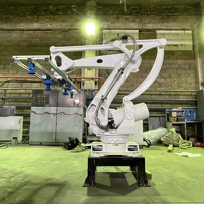 Четырехосевой промышленный робот (паллетайзер) MD4110 с зоной досягаемости до 2500 мм и грузоподъемностью до 110 кг